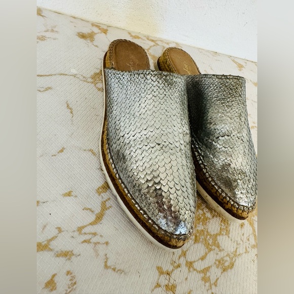 🔥🔥FINAL CLEARENCE🔥🔥 FREE PEOPLE Silver Snake Shoes - Picture 3 of 7